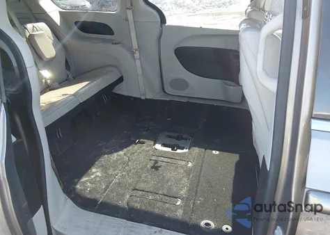 2017 Chrysler Pacifica Touring-L Plus z USA, uszkodzony, nr VIN 2C4RC1EG7HR839414